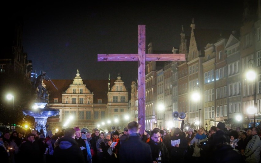 Triduum Paschalne trwa trzy dni i składa się na nie: Wielki...