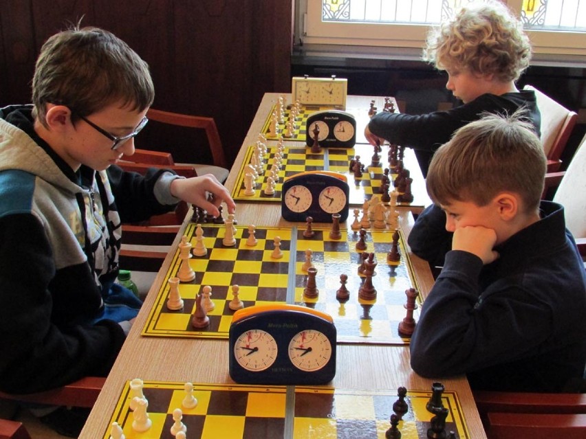 Sienkiewicz gra w szachy.
