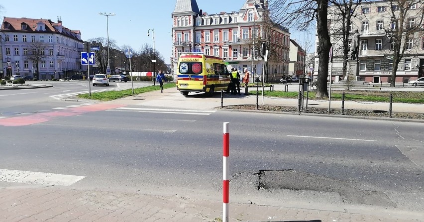 Wypadek na przejściu dla pieszych na al. Sienkiewicza....