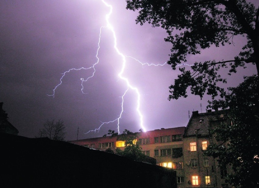 Instytut Meteorologii i Gospodarki Wodnej wydał dla powiatu pleszewskiego ostrzeżenie drugiego stopnia przed burzami z gradem
