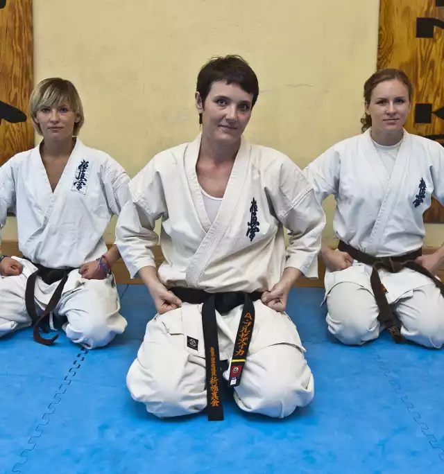 Wrocławskie zawodniczki karate kyokushin. Od lewej Agata Kaliciak, Alicja Staszczyńska i Anna Brzezicka-Bojda