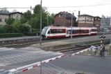 Poznańska Kolej Metropolitalna: Mieszkańcy obawiają się zwiększenia korków na przejeździe kolejowym przy ul. Nowy Świat