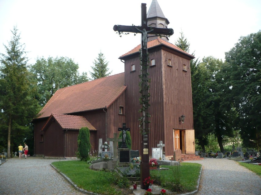 Drewniany kościół w Szembruku