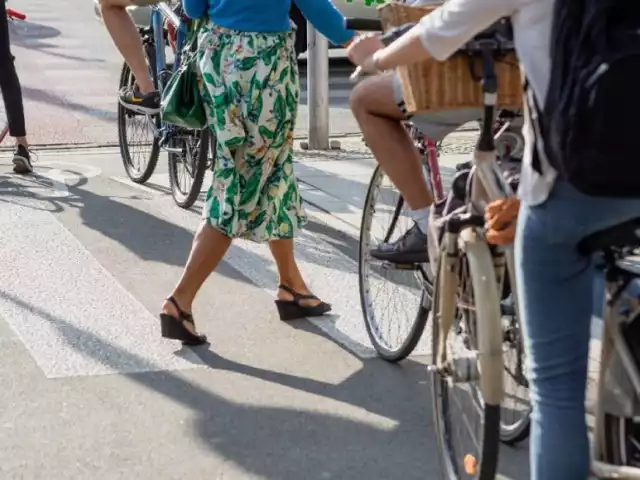 Rowerzyści, Warszawa. Rośnie liczba wypadków z udziałem rowerów. Sprawcami są głównie kierowcy