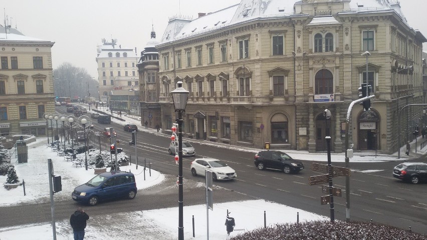 Zimowa sytuacja na drogach w Bielsku-Białej opanowana [ZDJĘCIA]
