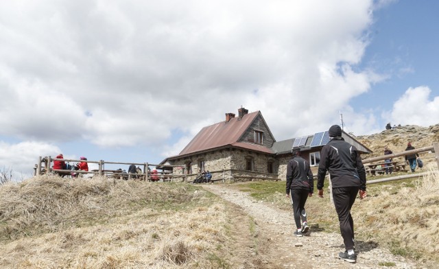 W ten weekend wielu turystów uciekło od pandemii koronawirusa w Bieszczady.

