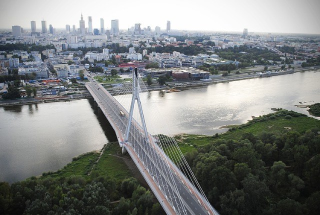 Z kolei dzielnica Wola zajmuje 19,3km2. Zamieszkuje ją 141,4 tys. warszawiaków.  104646 pracuje, a 1817 jest bezrobotnych.


Kolejna dzielnica na następnej stronie >>>