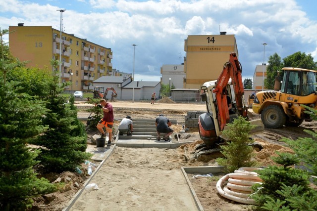 Plac budowy przy sępoleńskim LO skontrolowali osobiście obaj starostowie. Inwestycja ma się zakończyć w drugiej połowie sierpnia