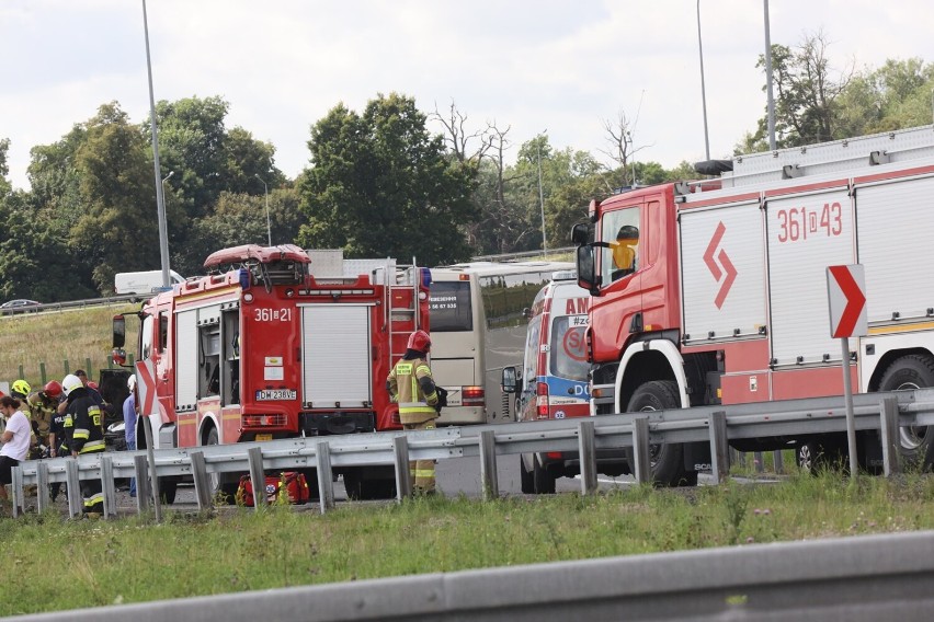 Wypadek na drodze ekspresowej S3 na wysokości Legnicy, trzy osoby ranne