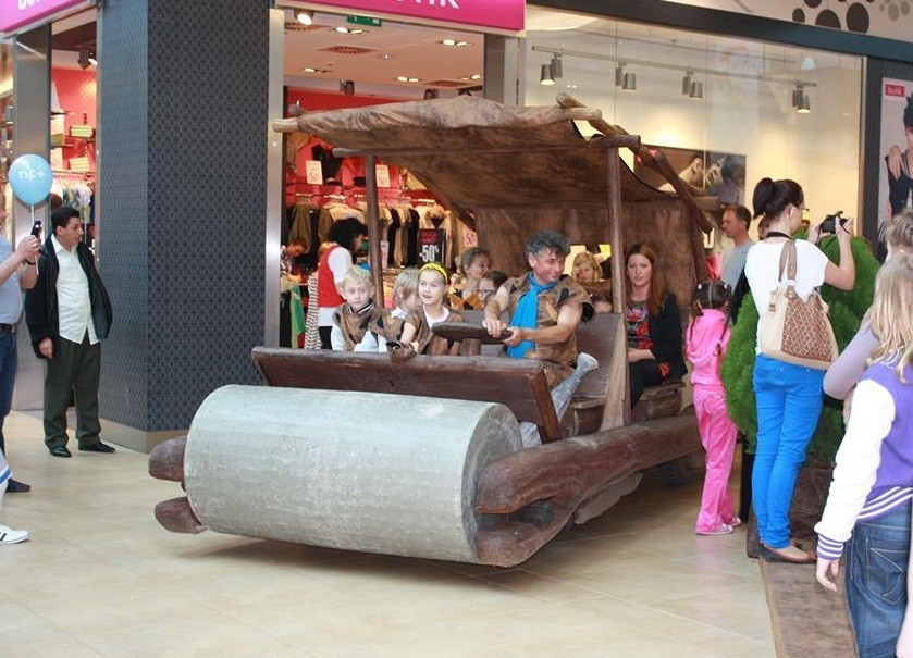 Dzień Dziecka i wystawa bajkowych aut w Galerii Ostrovia [ZDJĘCIA]