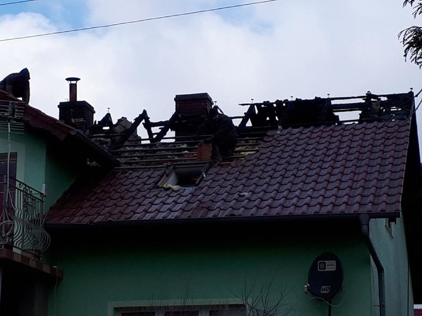 Dach domu pana Mariusza zniszczony jest w 75 procentach.