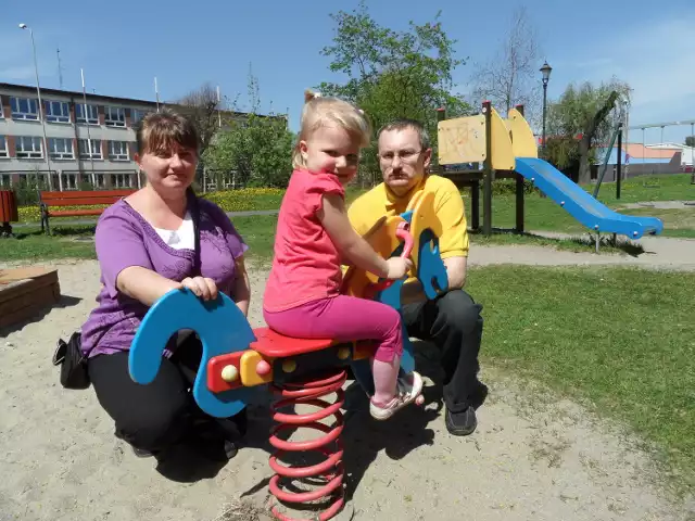 Nasza córeczka lubi plac zabaw w parku - mówią rodzice Kasia i Tomasz