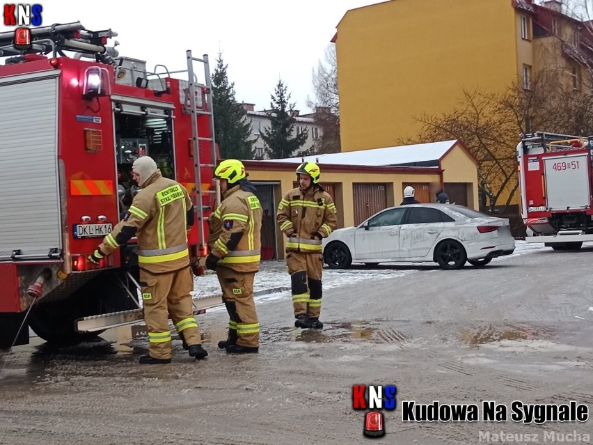 Zderzenie samochodów w Koszynie i pożar garażu w...