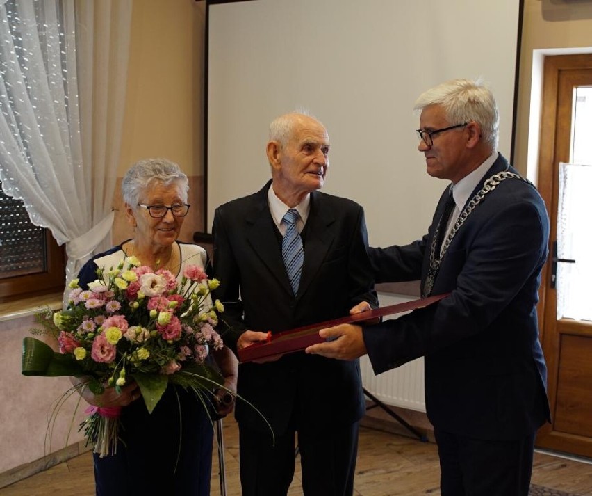 To jest miłość! Pani Natalia i pan Czesław wzięli ślub 65 lat temu!