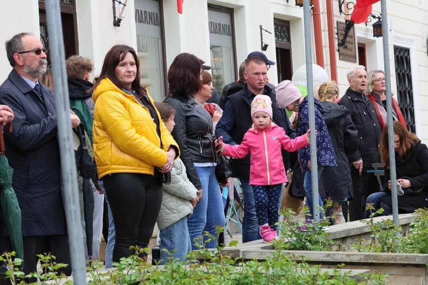 Mnóstwo turystów w pięknym Sandomierzu w środę, 3 maja. Tłumnie zwiedzali Królewskie Miasto. Uchwycił ich nasz fotoreporter. Zobacz zdjęcia
