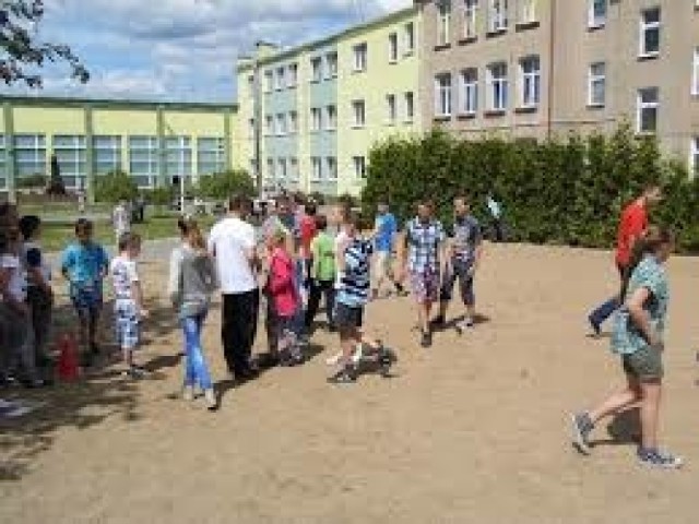 Wrzesień już niedługo. Placówki w gminie są gotowe  i znowu boiska szkolne i budynki  zapełnią się uczniami.