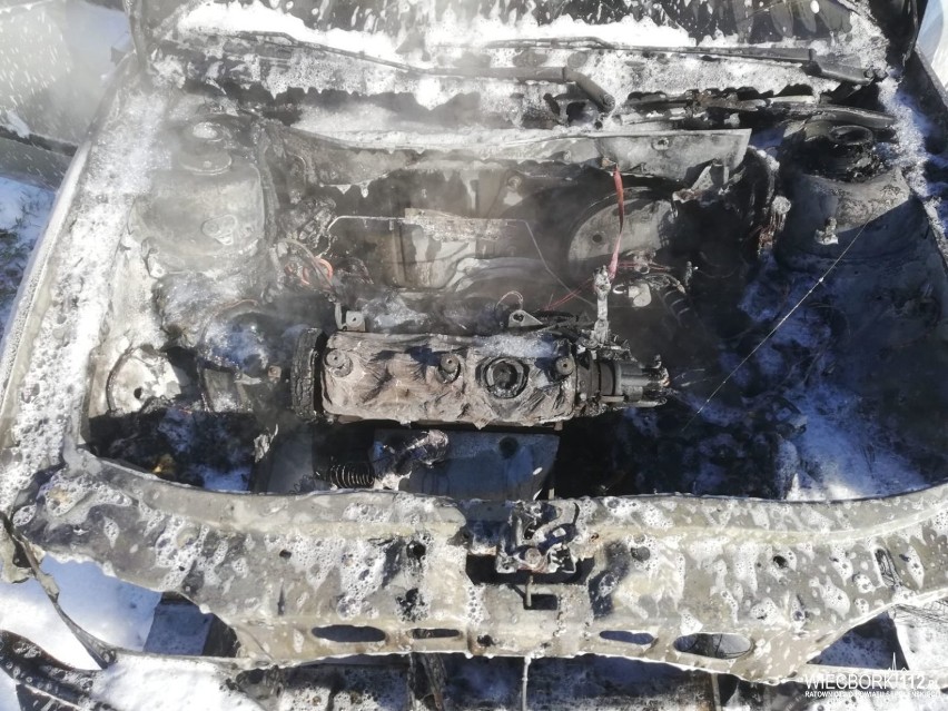 Pożar samochodu w Zgniłce w gminie Więcbork