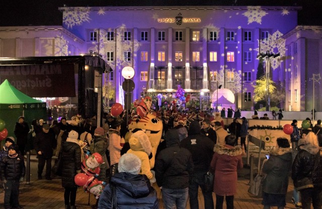 W tym roku do Sosnowca powraca Manufaktura św. Mikołaja. Czeka mnóstwo atrakcji. 

Zobacz kolejne zdjęcia. Przesuń w prawo - wciśnij strzałkę lub przycisk NASTĘPNE