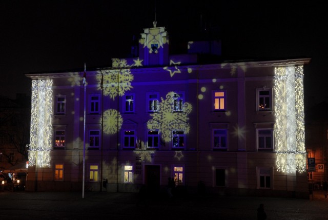 Zobaczcie jakie świąteczne ozdoby pojawiły się na przemyskim rynku.