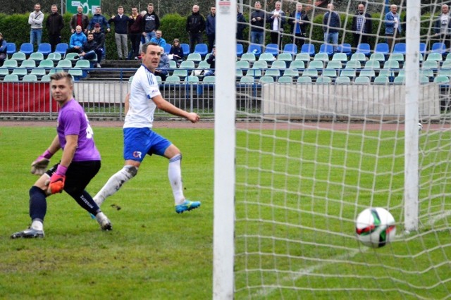 Bartosz Praciak w swojej przygodzie z futbolem w roli zawodnika był głównie egzekutorem. Dopiero w Unii Oświęcim musiał występować na nowych dla siebie pozycjach; boku pomocy czy środku obrony.