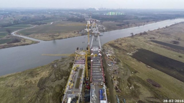 Budowa mostu nad Wisłą.