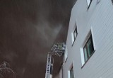 Pożar poddasza w dwupiętrowym domu we Włoszczowie. W nocy ewakuowało się 9 osób. Zobaczcie zdjęcia