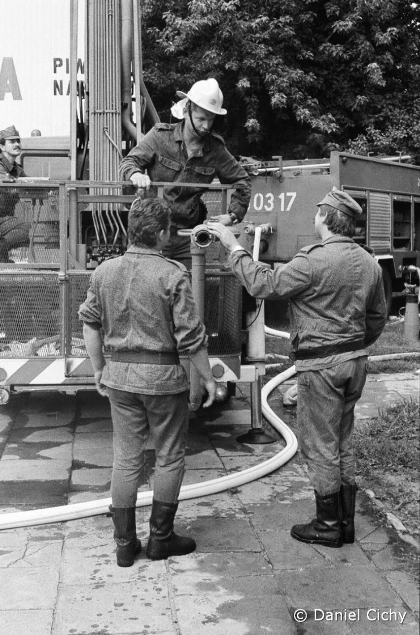 Strażacy z Piły. Jak gasili pożary 30 lat temu? Musicie to zobaczyć!