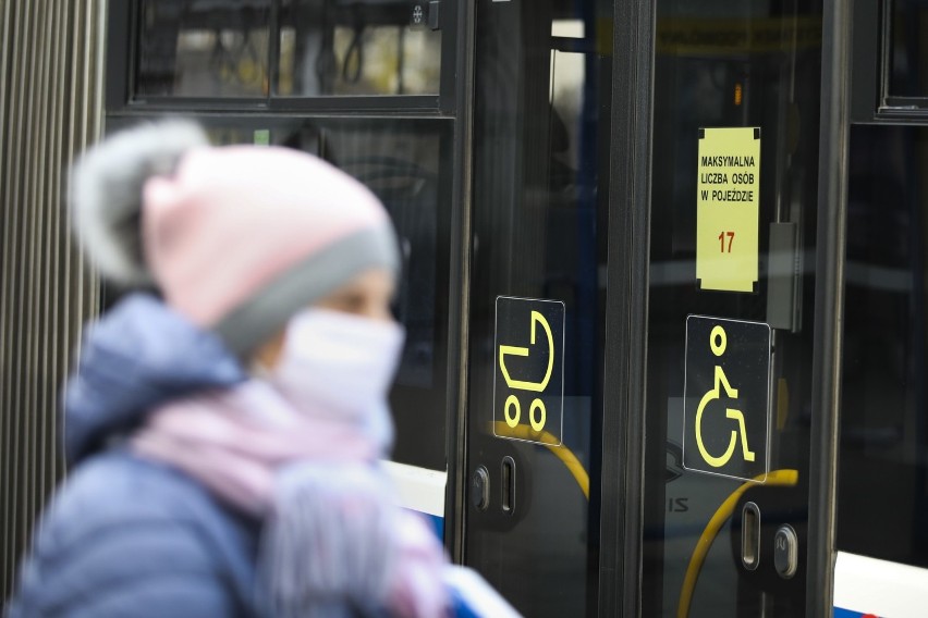 Kraków. Nowa linia i 70 autobusów więcej, by uniknąć w pojazdach zagrożenia koronawirusem