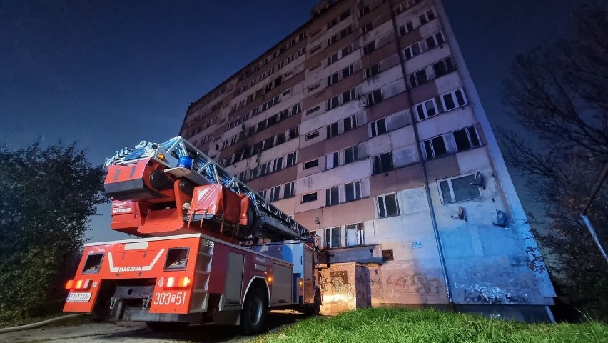 Kolejny pożar w wieżowcu na Młodej 4 w Kielcach. Co paliło się tym razem?