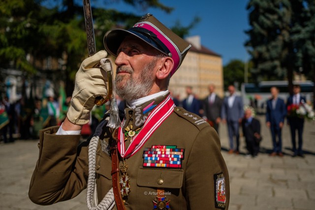 Tarnowskie obchody Cudu nad Wisłą miały kilka akordów. Świętowano m.in. przy pomniku Wincentego Witosa i Grobie Nieznanego Żołnierza. Więcej zdjęć w galerii!