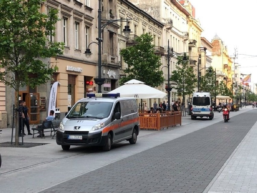 Wyzywał przechodniów na Piotrkowskiej w Łodzi - interweniowała straż miejska i policja ZDJĘCIA