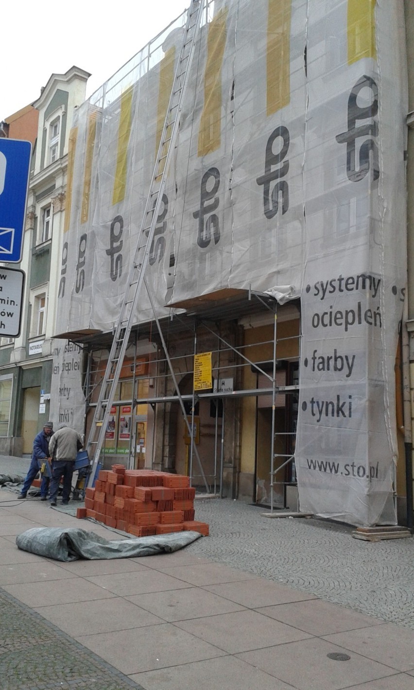 Remont dachu i elewacji kamienicy Rynek 2 w Wałbrzychu