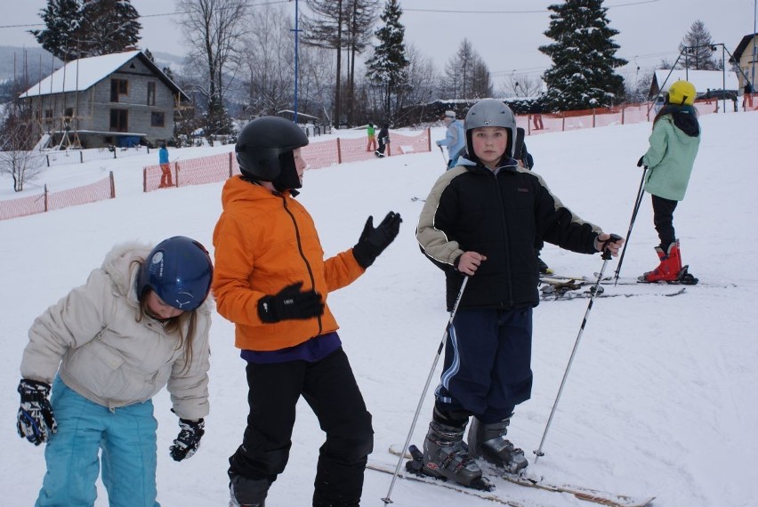 Ferie w Raciborzu: Dzieci z Itaką i M-5 pojechały do Wisły na narty [ZDJĘCIA]