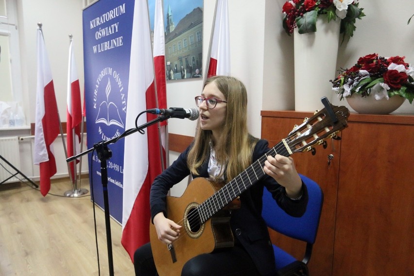 Najlepsi uczniowie z woj. lubelskiego otrzymali dyplomy oraz stypendia MEN i premiera [ZDJĘCIA]