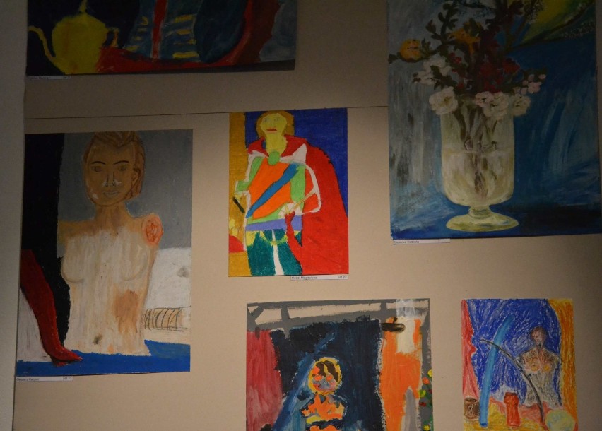 Zobacz wystawę prac uczniów Powiatowego Ogniska Plastycznego w Malborku [ZDJĘCIA]