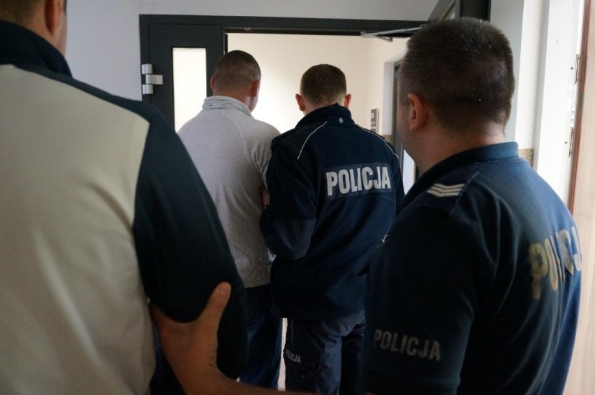 Policja zatrzymała napastników. To oni zaatakowali ochroniarza w Dąbrowskiej Strefie Kibica [ZDJĘCIA]