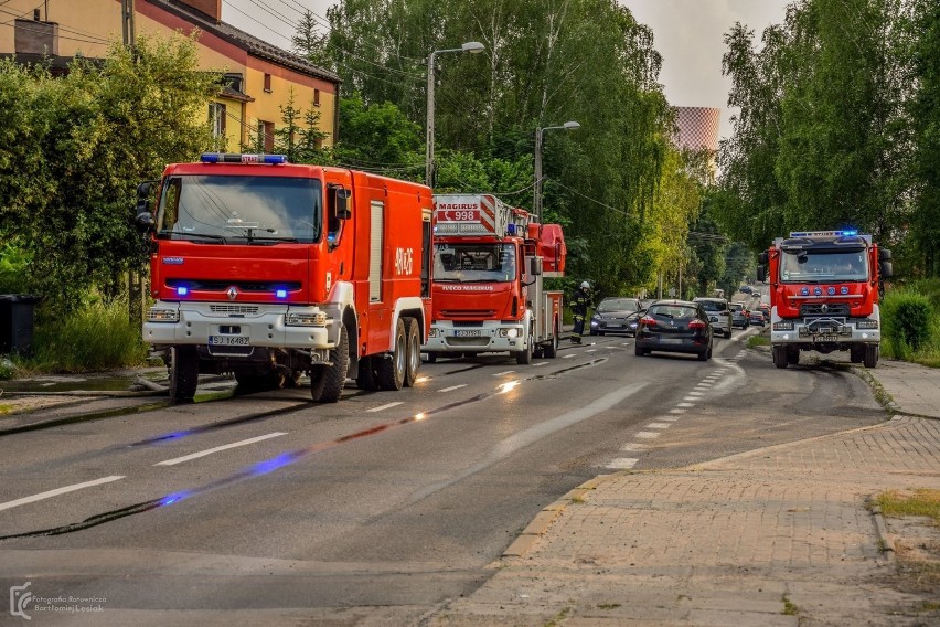 Na miejscu działały cztery jednostki straży i dwa OSP