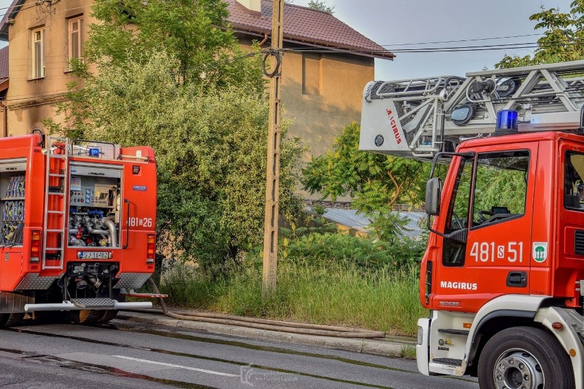 Na miejscu działały cztery jednostki straży i dwa OSP