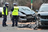 Poznań - Zderzenie dwóch aut na skrzyżowaniu Królowej Jadwigi z Półwiejską