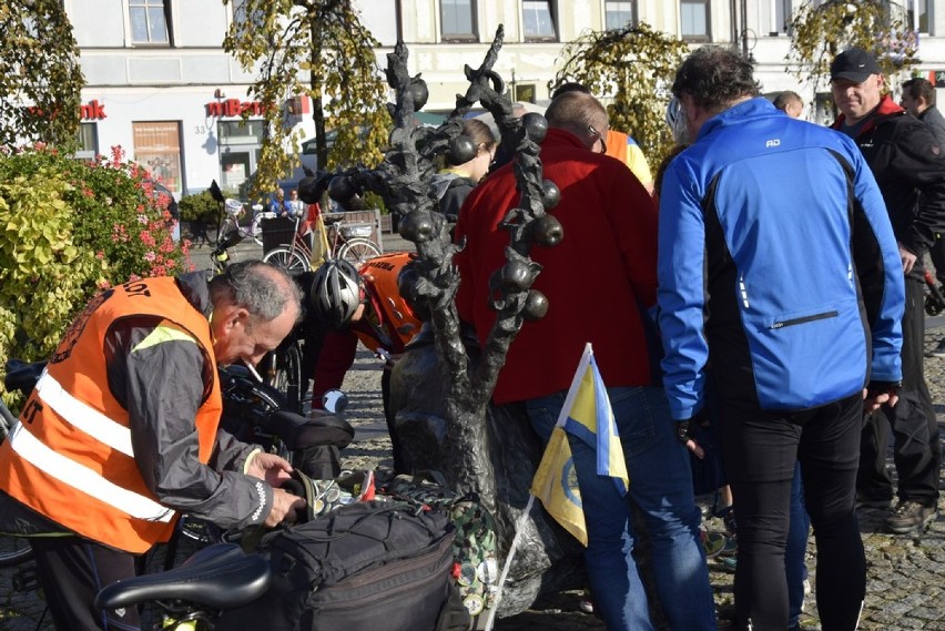 Z rynku w Skierniewicach ruszył XVIII Rajd Pieczonego...