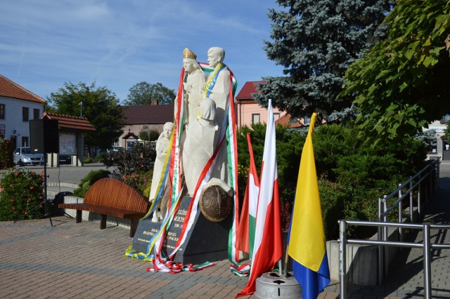 Prawa miejskiej Koszycom nadała Elżbieta Łokietkówna. W tym roku w Koszycach odsłonięto jej pomnik