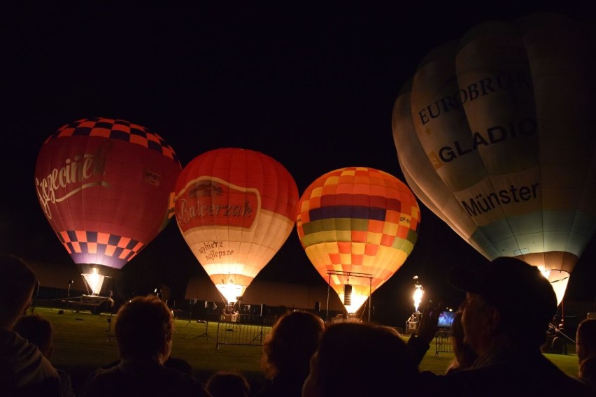 Nocna gala balonowa w Szczecinku. Widowisko światło i dźwięk zachwyciło [zdjęcia]