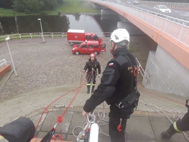 Ćwiczenia wysokościowe pilskich strażaków