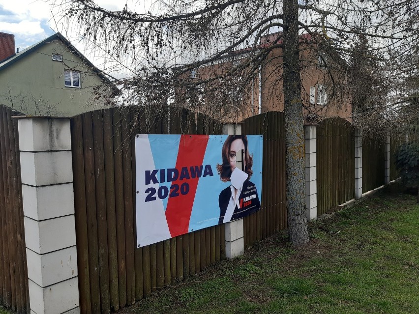 Wybory Prezydenta RP 2020. Plakaty kandydatki Koalicji Obywatelskiej Małgorzaty Kidawy Błońskiej znowu zniszczone [Zdjęcia]