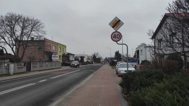 Na ulicy Nowaczyka, przed skrzyżowaniem z ulicą Atletyczną, stanął znak mówiący o odwołaniu pierwszeństwa przejazdu