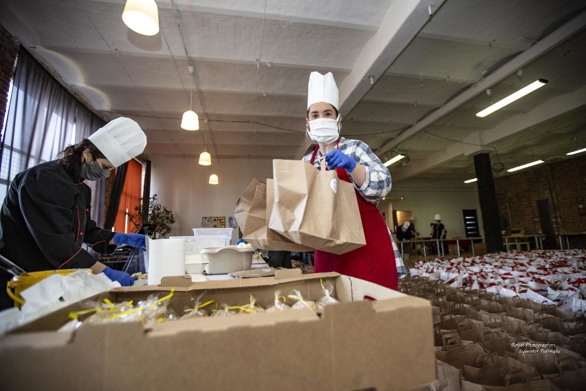 Fundacja CHOPS przygotowała 550 posiłków dla potrzebujących ZDJĘCIA