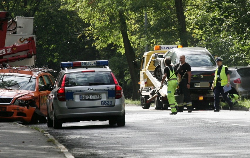 Wypadek na ulicy Złotoryjskiej w Legnicy (ZDJĘCIA)