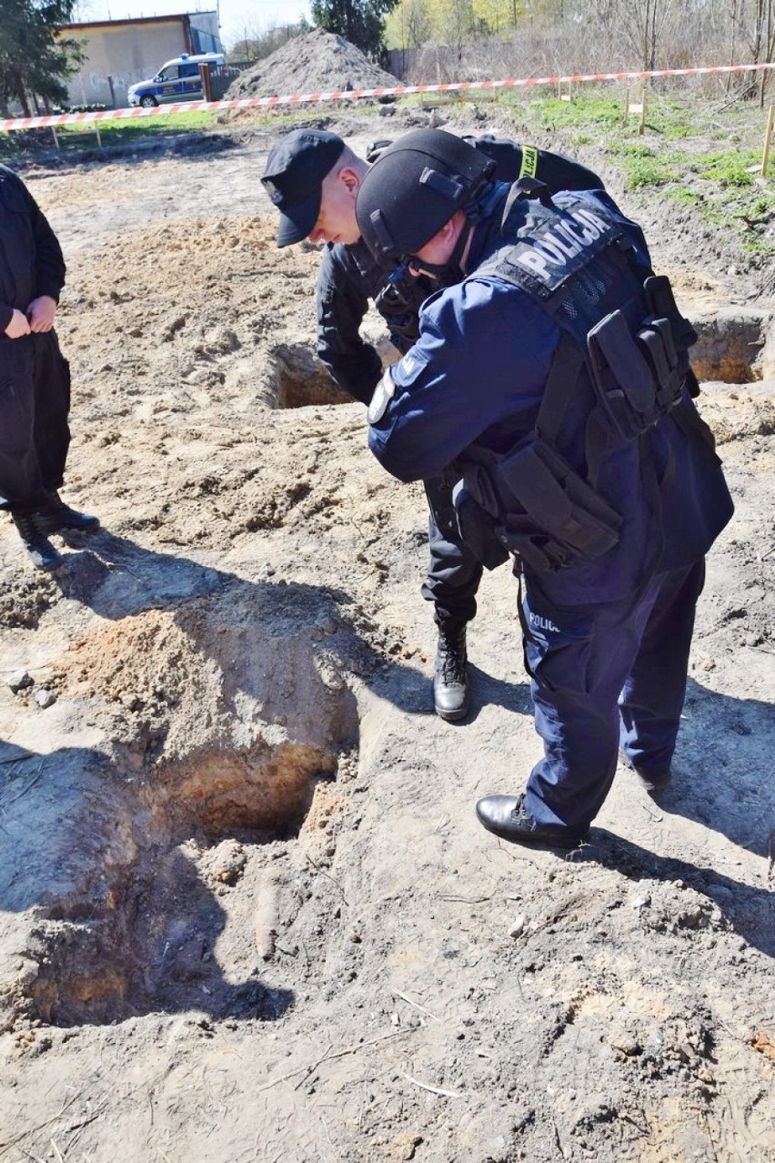 Niewybuchy znalezione na Starowarckiej w Sieradzu. Niebezpieczne znalezisko odkryto podczas robót budowlanych (fot, aktualizacja)
