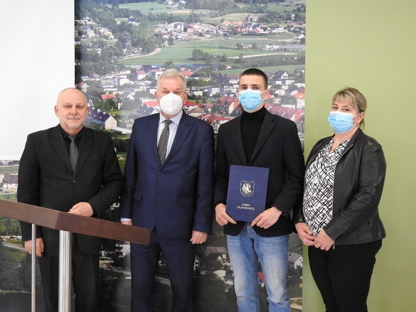 Kolejni sportowcy otrzymali nagrody od władz gminy Sierakowice