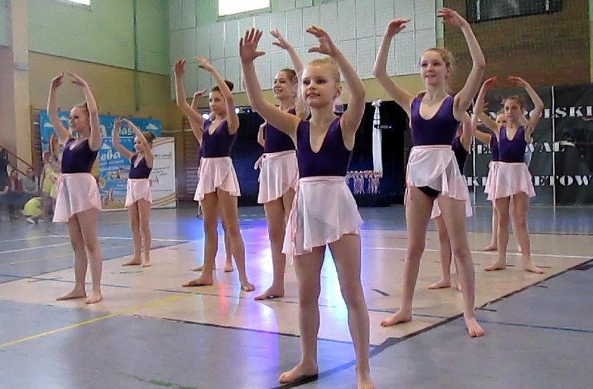Bursztynki i Calineczki z Malborka podbiły Łebę na festiwalu sztuki baletowej